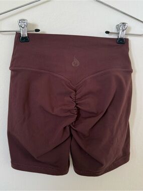 High-Waist Ruched Booty Shorts - Brown S